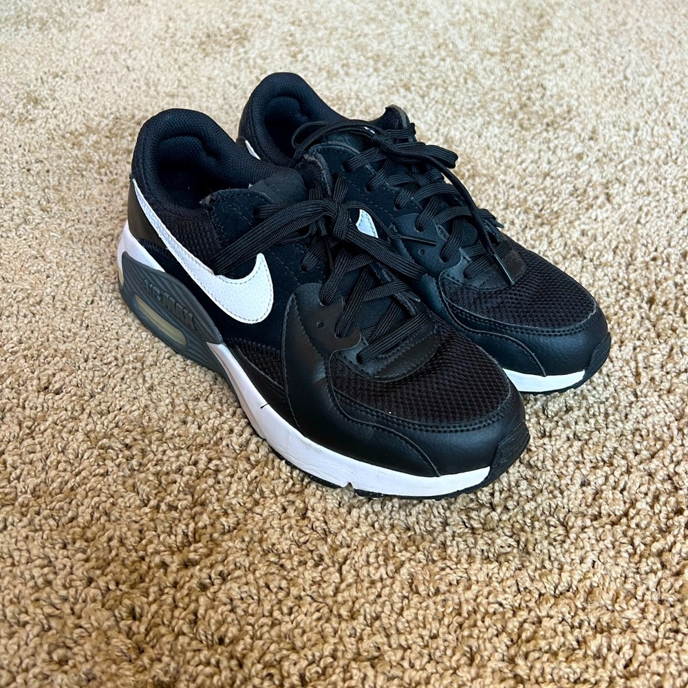 Women’s Nike Air Max Excee Sneakers - Size 8